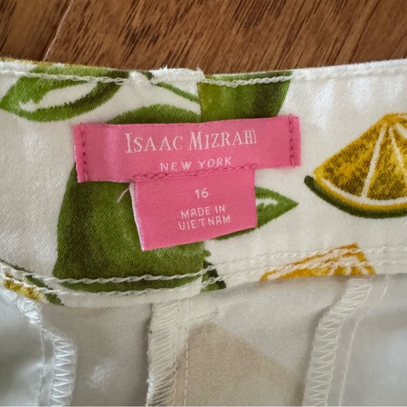 Isaac Mizrahi Shorts Women’s Size 16 White Lemon Print Summer Tropical Beach - Picture 2 of 3